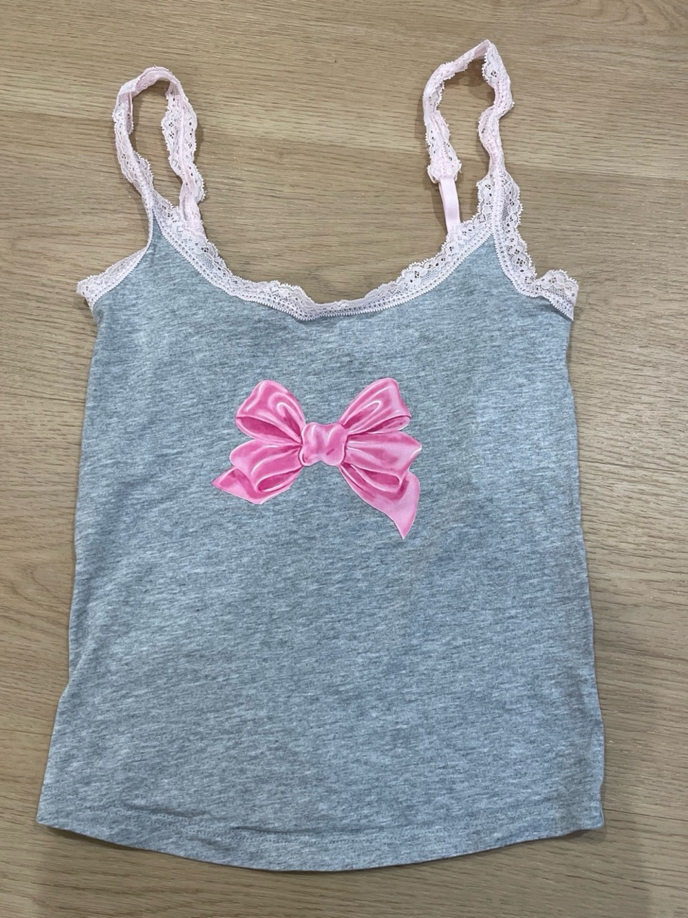 PINK Victoria's Secret Gray Lace-Trim Cami with Pink Bow Graphic